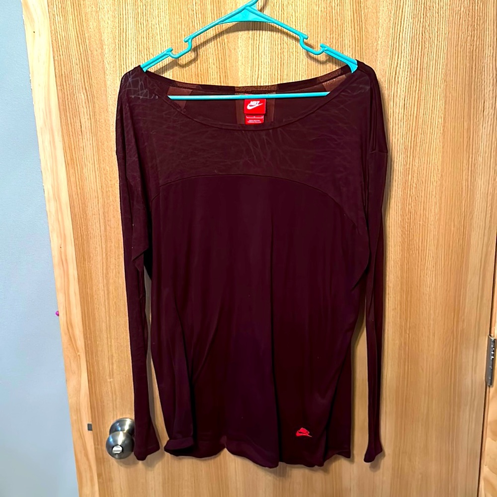 Nike top